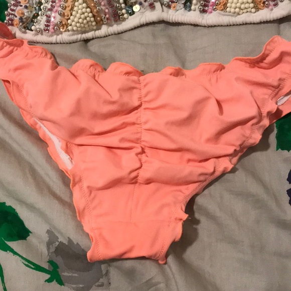 Victoria’s Secret bikini - Picture 4 of 4